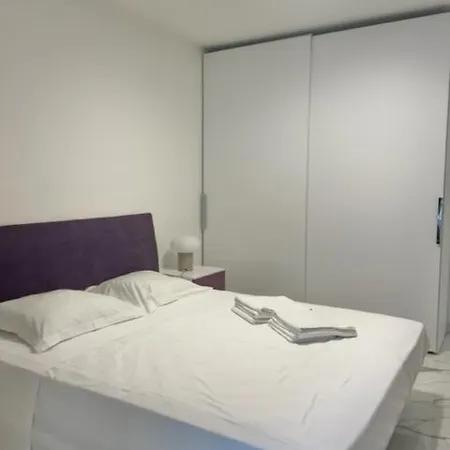 Saint Jhon מנטון