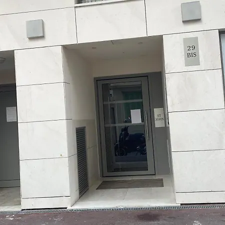 Saint Jhon マントン